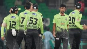 সতীর্থদের সঙ্গে উদযাপনে মোস্তাফিজঅ