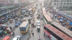 ঢাকা-টাঙ্গাইল মহাসড়কে তীব্র যানজটের সৃষ্টি হয়