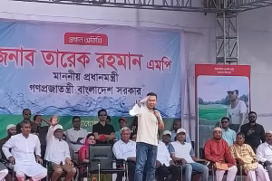 খাল খনন কর্মসূচি শেষে জনসভায় বক্তব্য দেন প্রধানমন্ত্রী তারেক রহমান। আজ সোমবার দুপুরে দিনাজপুরের কাহারোল উপজেলার বলরামপুর এলাকায়